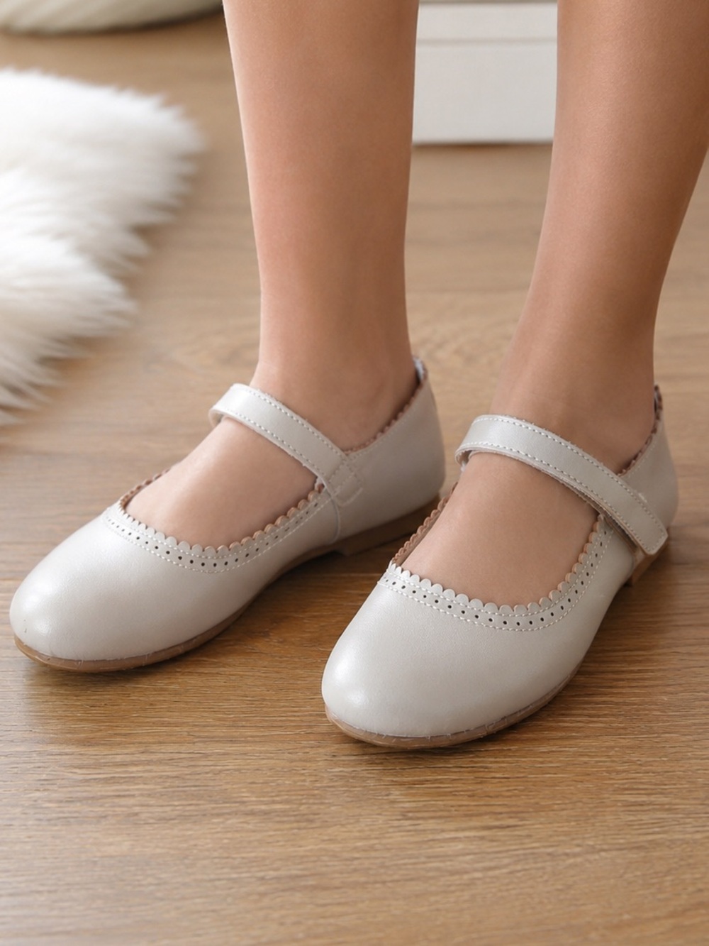 L’AMOUR Leather Mary Janes in Taupe | Girl’s Size 1